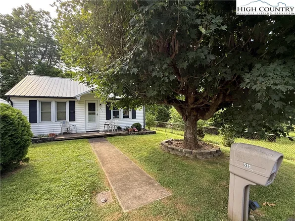511 Ridgecrest Avenue, West Jefferson, NC 28694