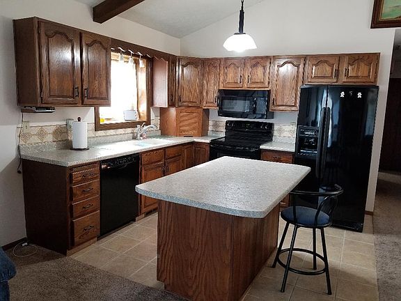 5th image of 579 Parkway Ave