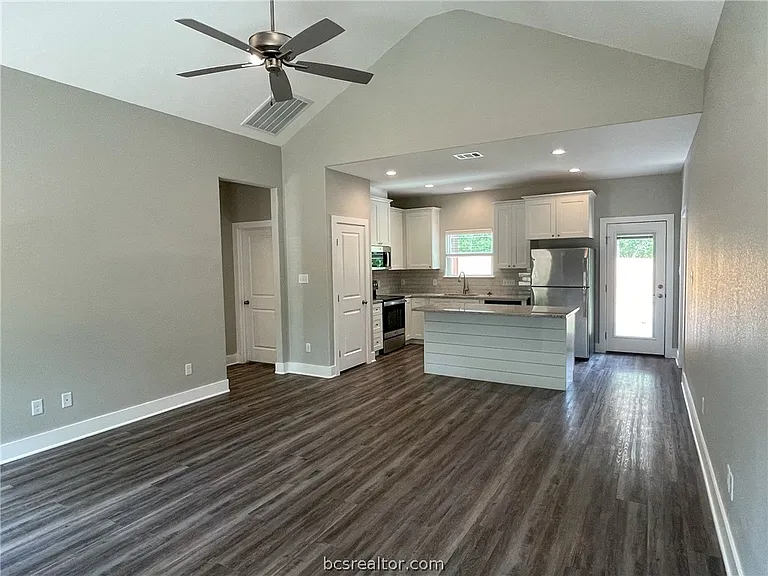 6475 FM 244 — Photo 11