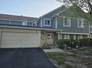390 Springlake Ln APT B, Aurora, IL 60504