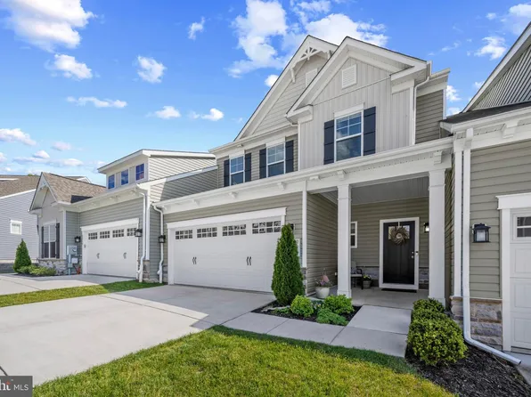 2812 Town View Cir, New Windsor, MD 21776