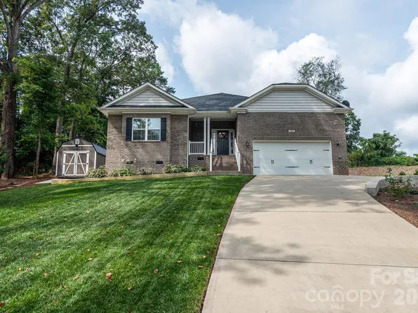 203 Macon Dr, Statesville, NC 28625