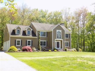 3 Premium Point Ln, Brookfield, CT 06804