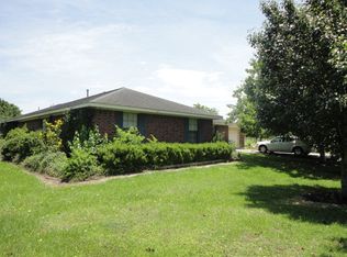 63 Honeysuckle Ln, Port Lavaca, TX 77979