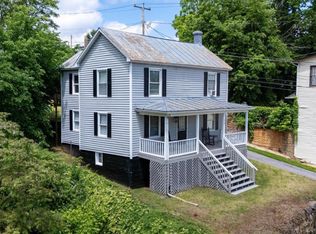 102 S Hawksbill St, Luray, VA 22835