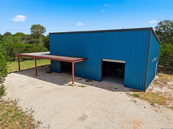 3rd image of 443 OAK HILLS RD