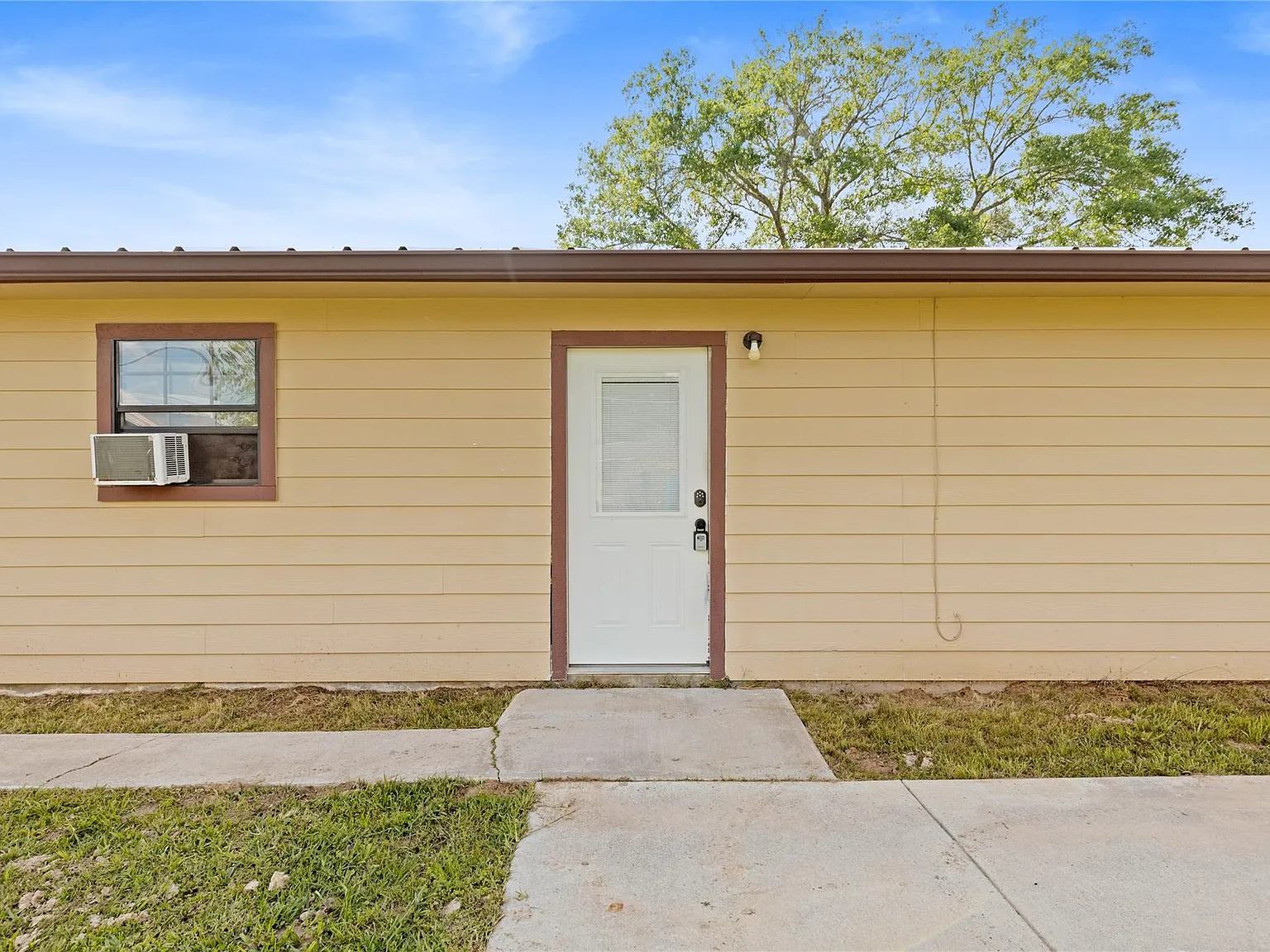 1 bed, 1.0 bath, 1000 sqft, $1,500 — Photo 2
