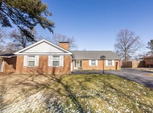 11 High Forest Dr, Belleville, IL 62226