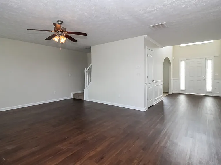 604 Mohawk Cir — Photo 3