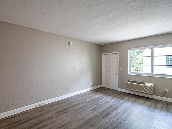 4th image of 1251 Euclid Ave APT 11