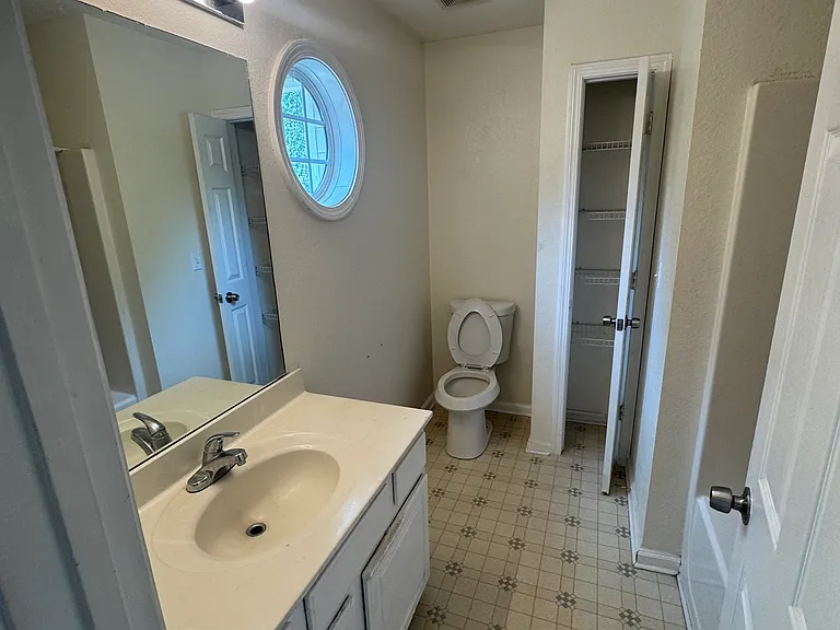 391 Brookview Dr — Photo 22