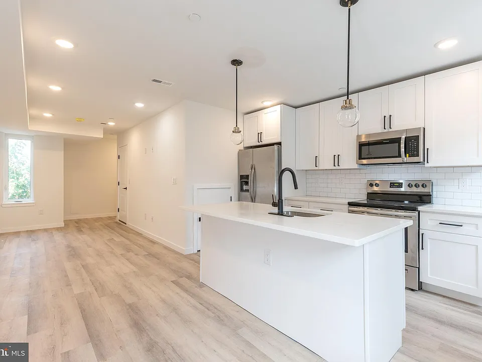 2120 W Master St #3