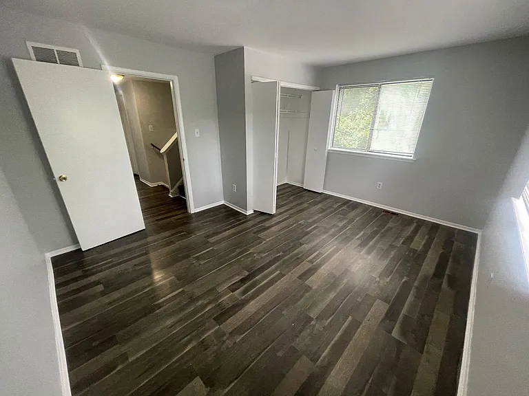 400 Barclay Walk — Photo 19