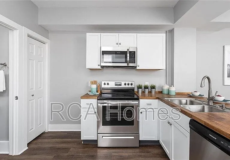 1024 Orange St — Photo 3