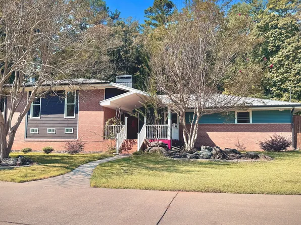 705 Piney Woods Dr, Lagrange, GA 30240