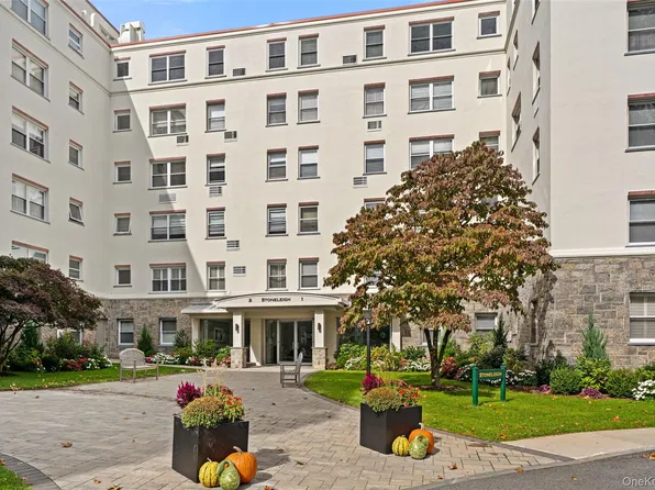 2 Stoneleigh Plaza #6I, Bronxville, NY 10708