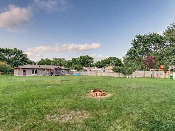 Huge backyard with plenty of room for summer activities!