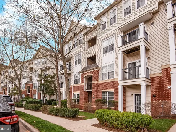 11321 Aristotle Dr #3204, Fairfax, VA 22030