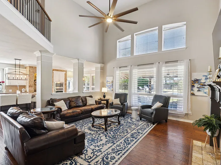 5801 Hathaway Dr — Photo 9