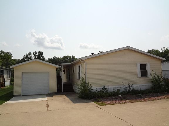 2nd image of 4 Loretta Ln
