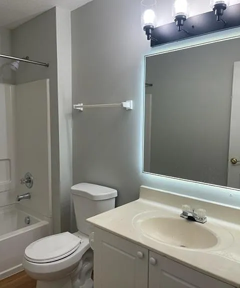 729 Spring Valley Dr — Photo 15