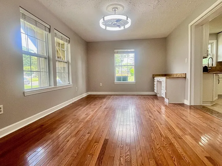 5350 Ravensworth Rd — Photo 16