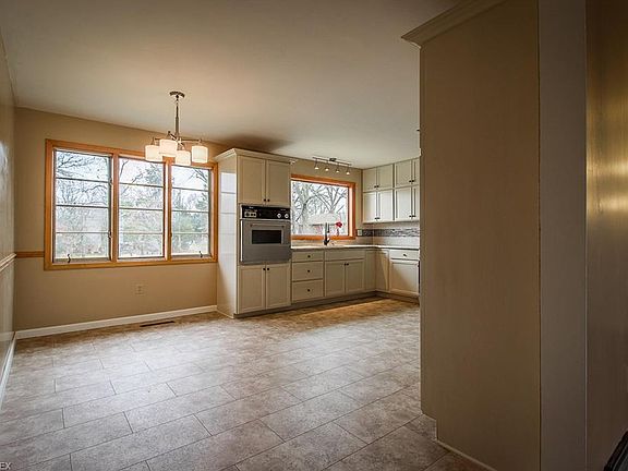 4th image of 402 N Marion Ave