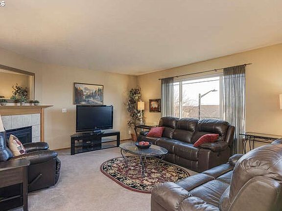 2nd image of 1038 SW Arrowhead Pl