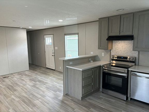 3rd image of 10201 W Beaver St #76