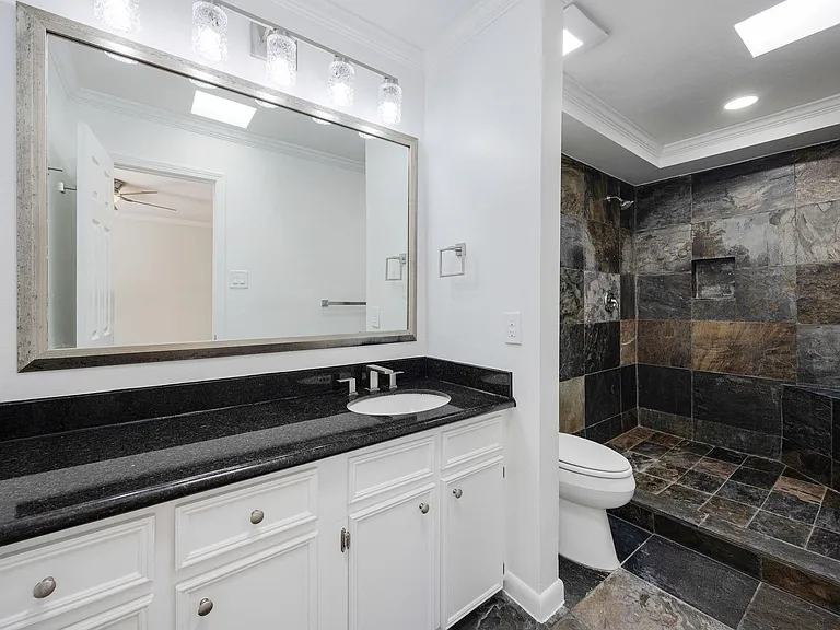 1114 Augusta Dr #1 — Photo 14