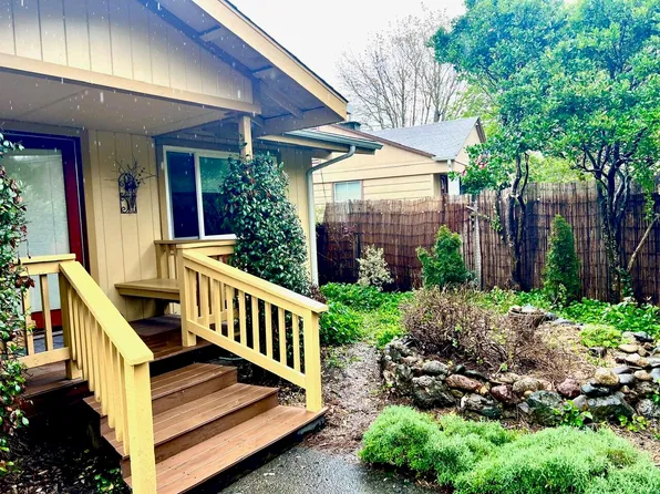 459 Redway Dr, Redway, CA 95560
