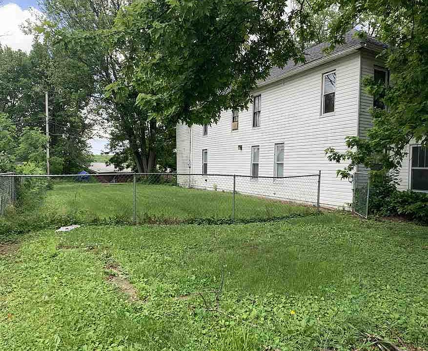 2nd image of 321 Bowen St