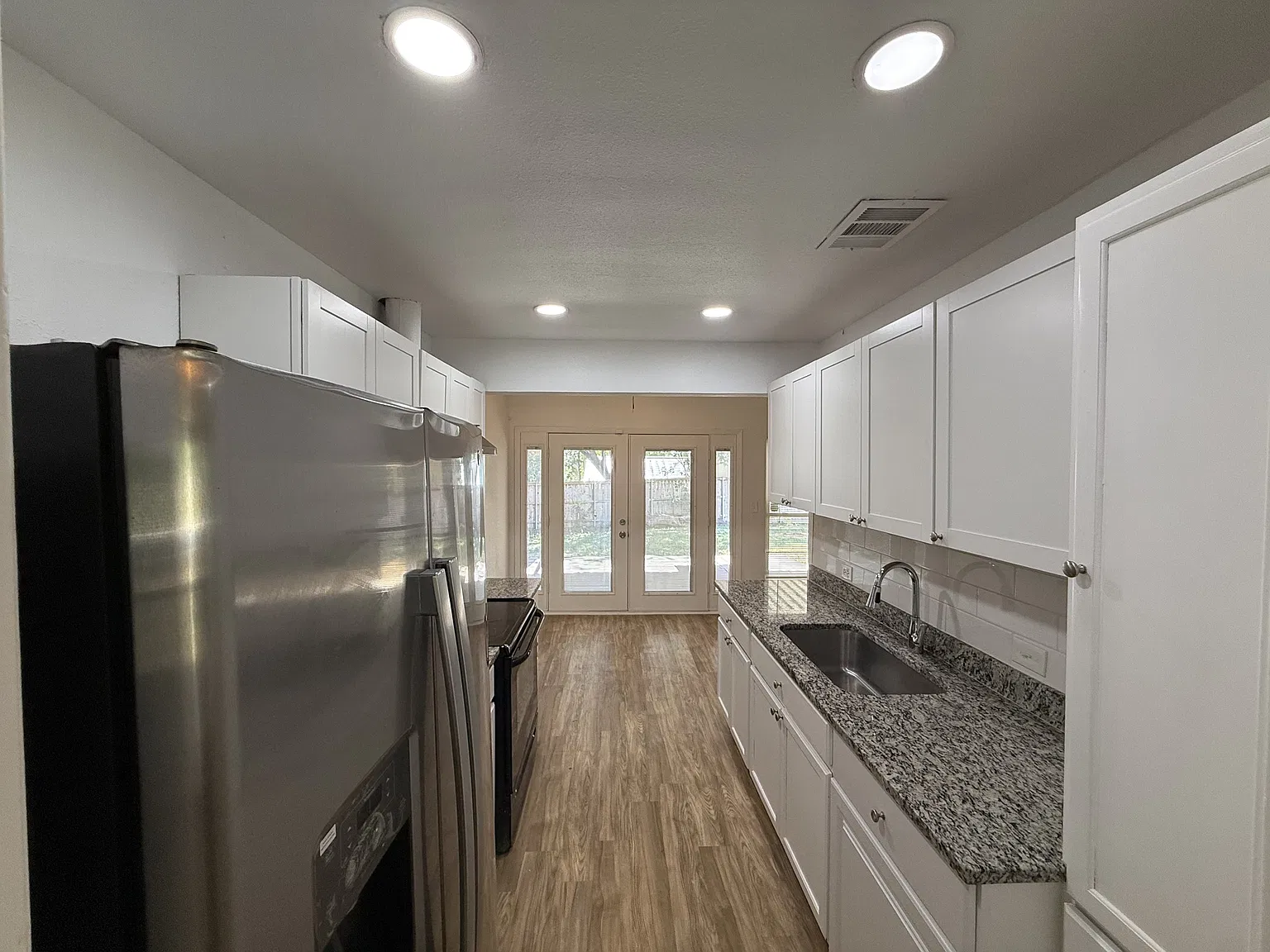 3 bed, 1954 sqft, $2,000 — Photo 4