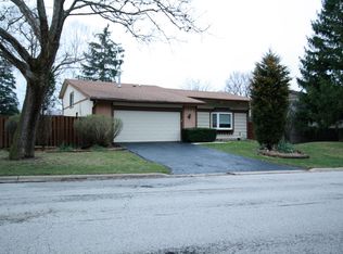 722 N Woodfield Trl, Roselle, IL