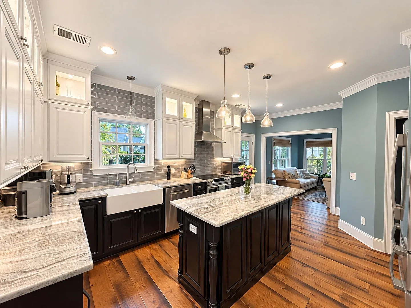3 bed, 2.5 bath, 1827 sqft, $3,995 — Photo 4