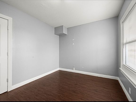 4th image of 1330 York Ave