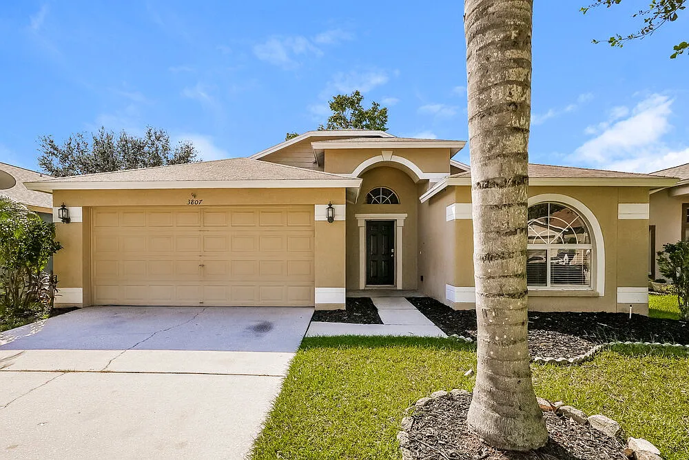 4 bed, 2.0 bath, 1476 sqft, $2,320 — Photo 1