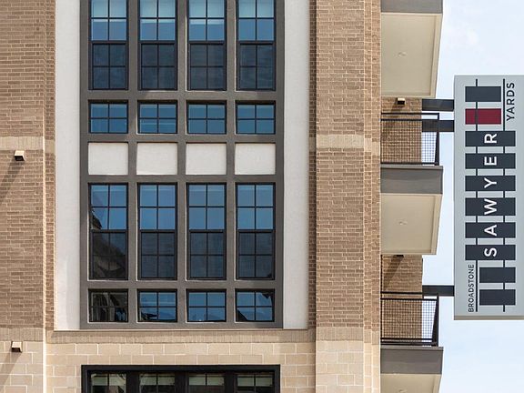 2nd image of 1215 Sawyer St #3301229