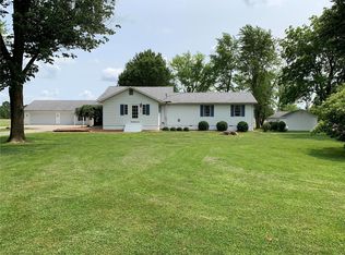 708 Walnut Hill Rd, Centralia, IL 62801