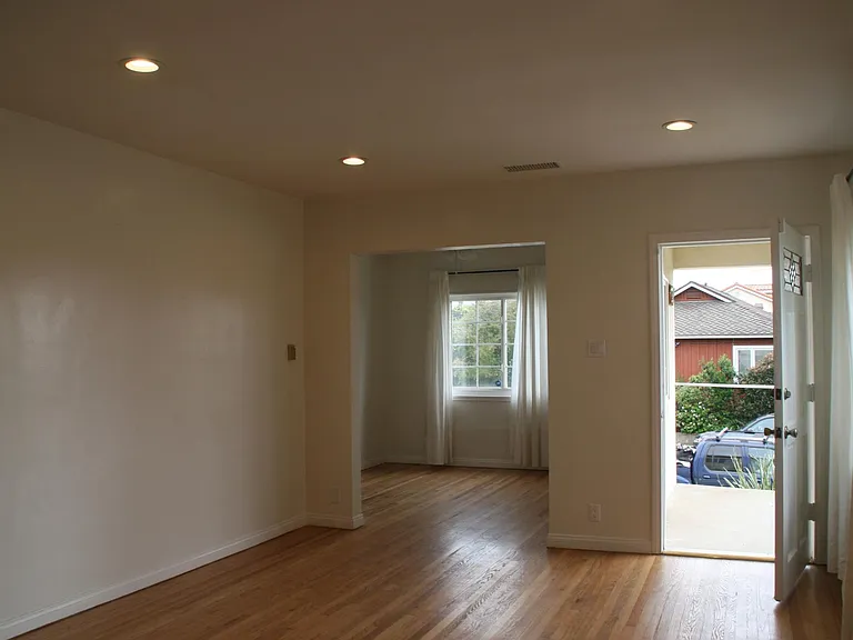 3292 Grand View Blvd — Photo 46