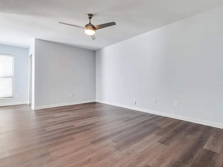 2700 Chancellor Dr — Photo 17