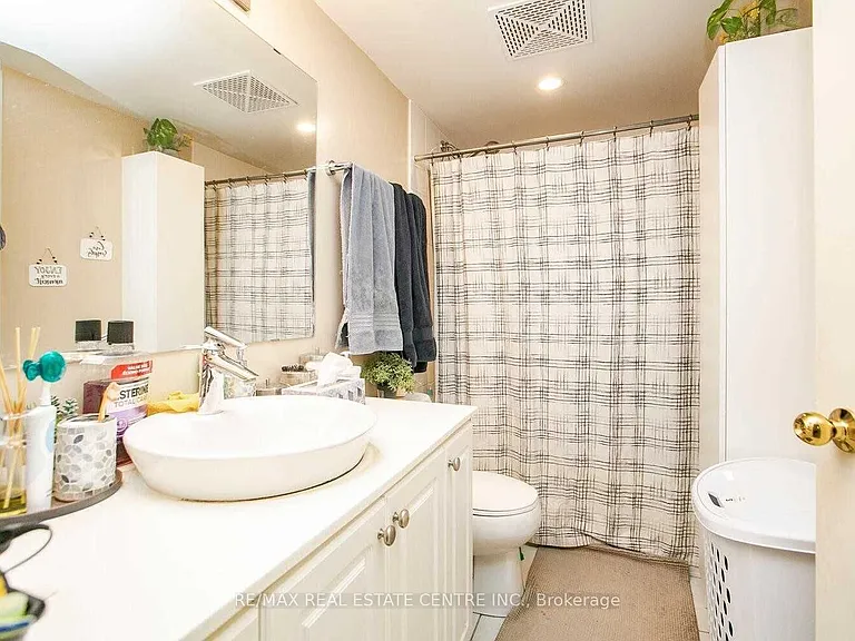 9 George St N #814 — Photo 8