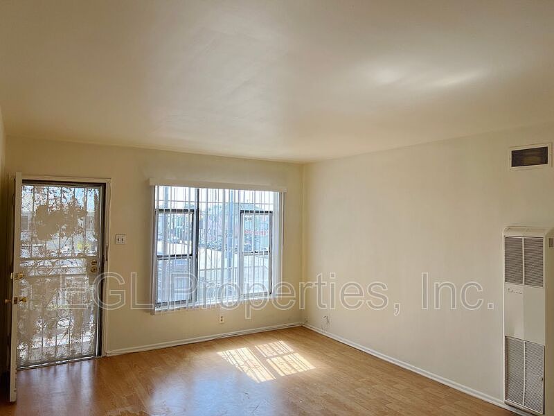 1st image of 5918 S West Blvd #3