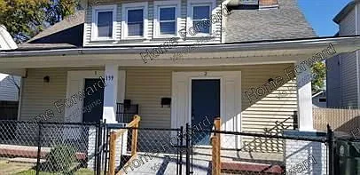 3 bed, 1.0 bath, 1000 sqft, $945 — Photo 1
