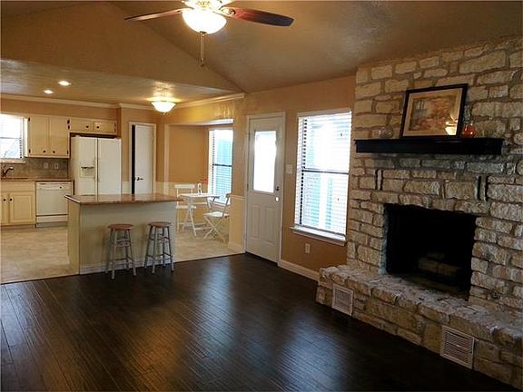 2nd image of 1598 Shotwell Ln