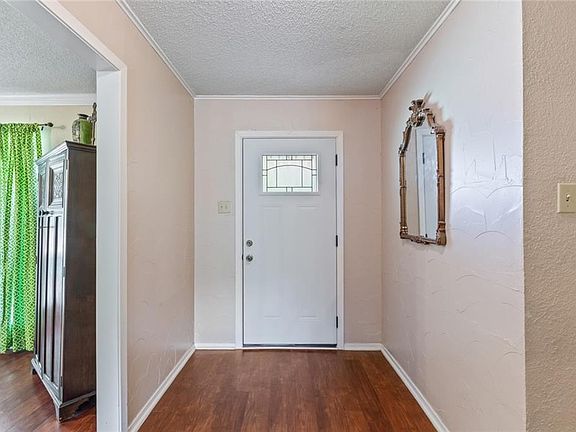 4th image of 8516 Briargrove Dr
