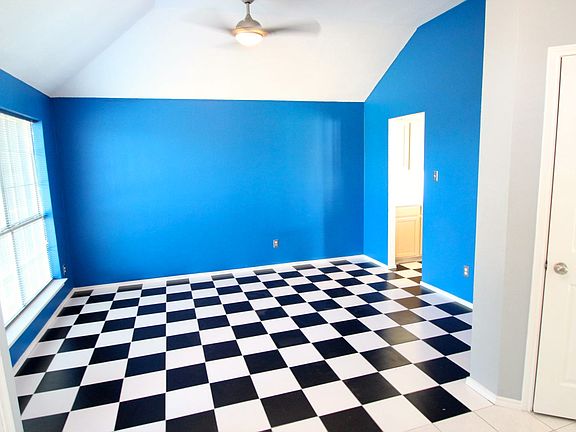 4th image of 2805 Brookway Dr