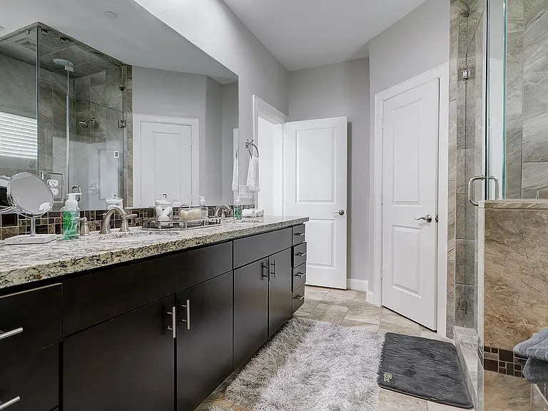 1206 Cushing St — Photo 13