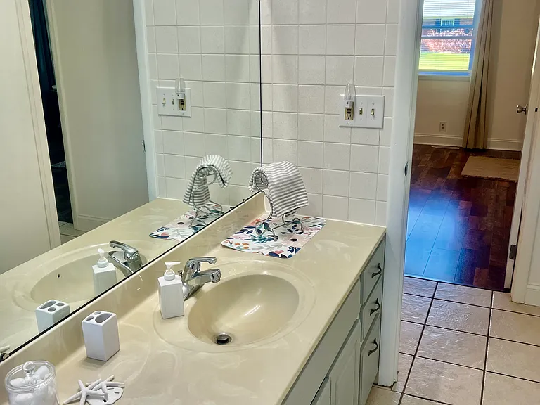 707 Saint Catherine Ct — Photo 20