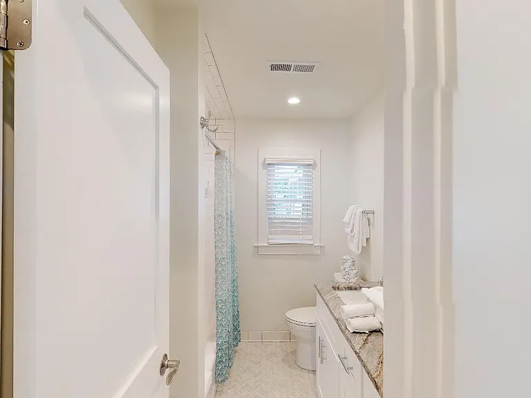 27 21st Ave — Photo 7